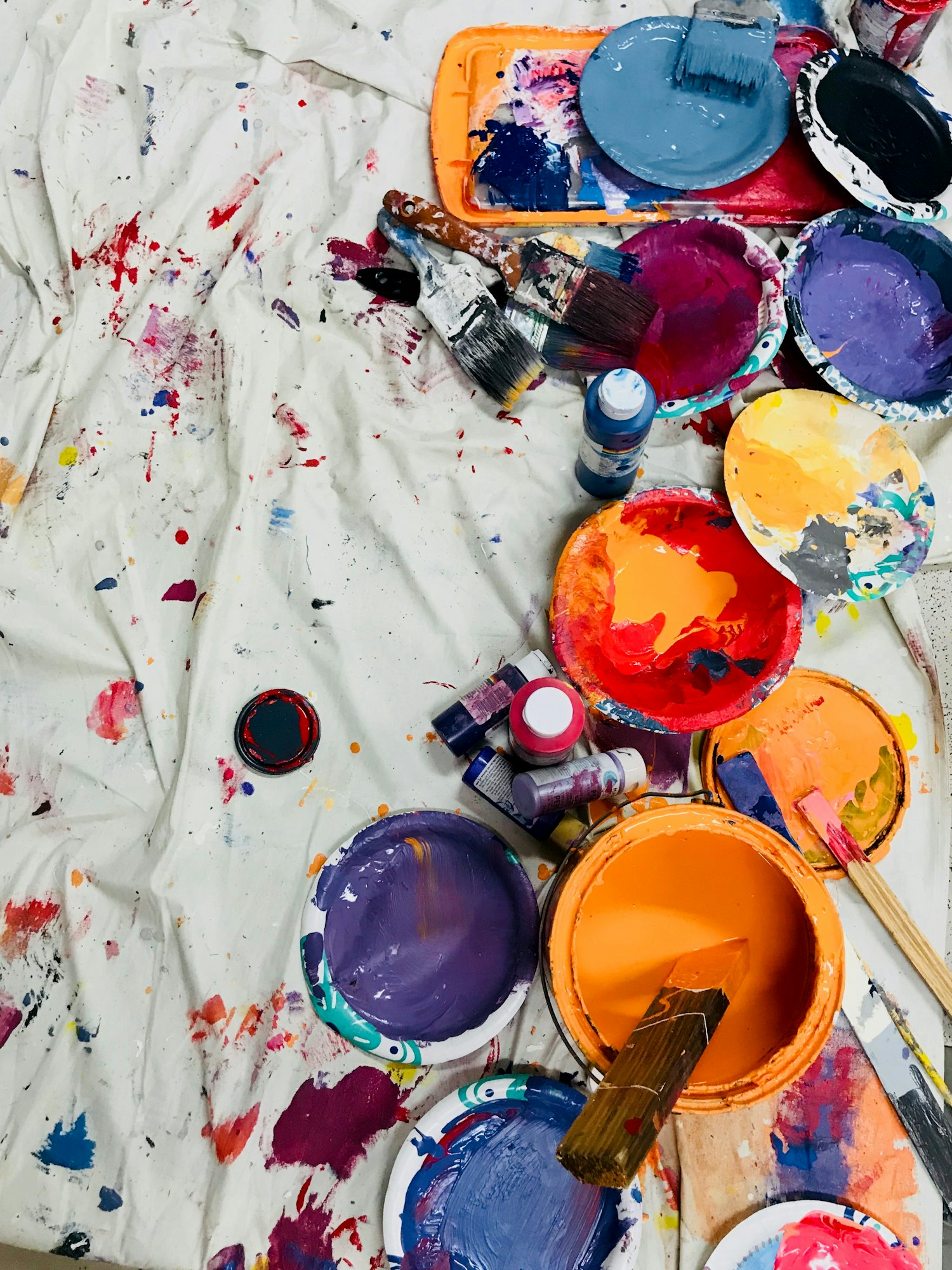 Tintas e mostruário de cores